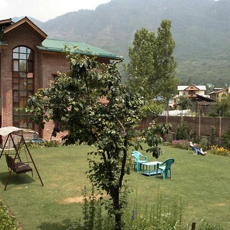 Hotel Sheesha Residencia Srīnagar Exterior foto