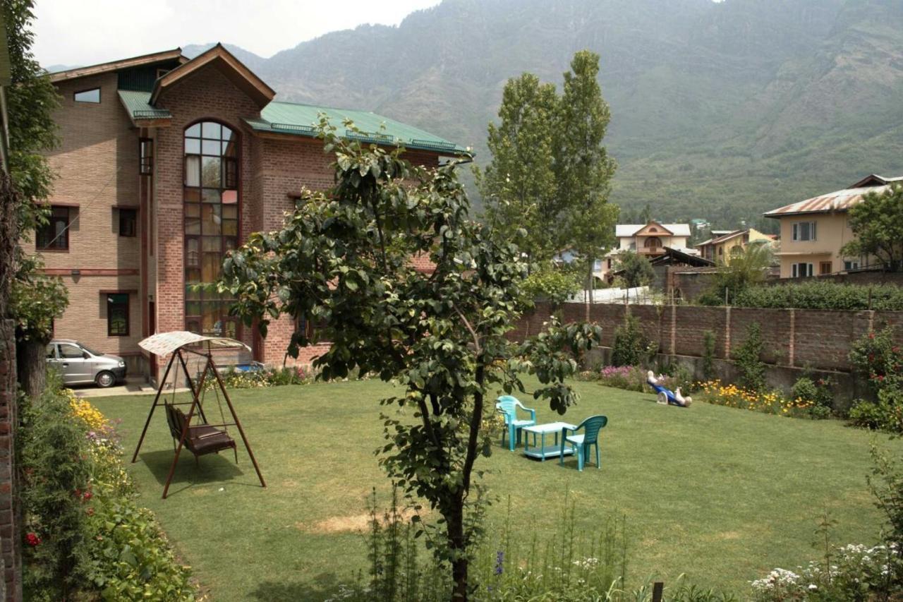 Hotel Sheesha Residencia Srīnagar Exterior foto