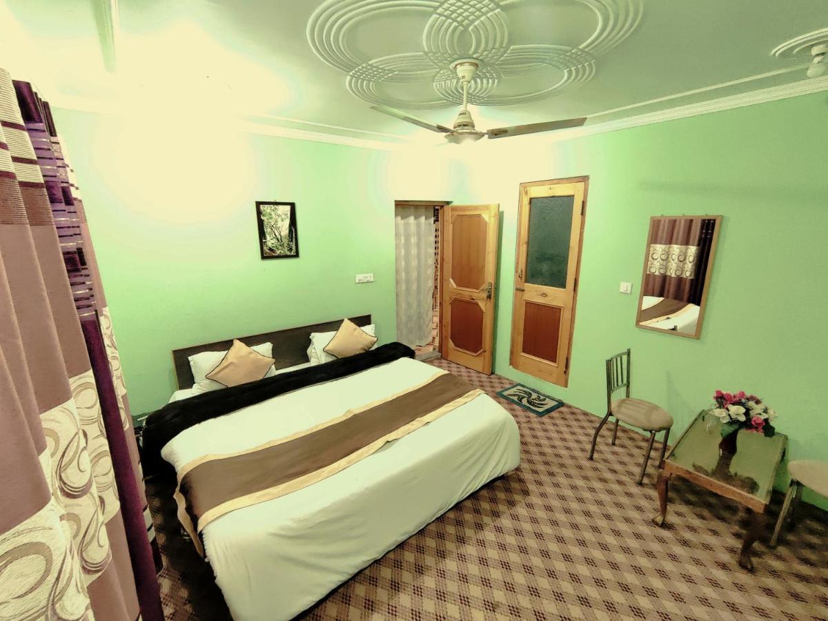 Hotel Sheesha Residencia Srīnagar Exterior foto