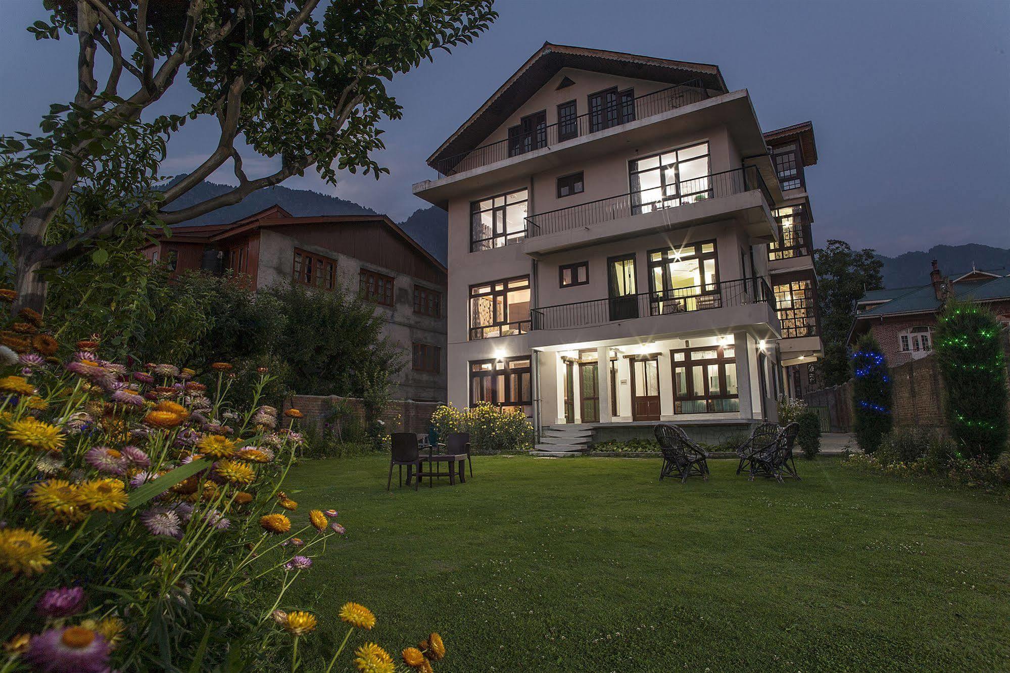Hotel Sheesha Residencia Srīnagar Exterior foto