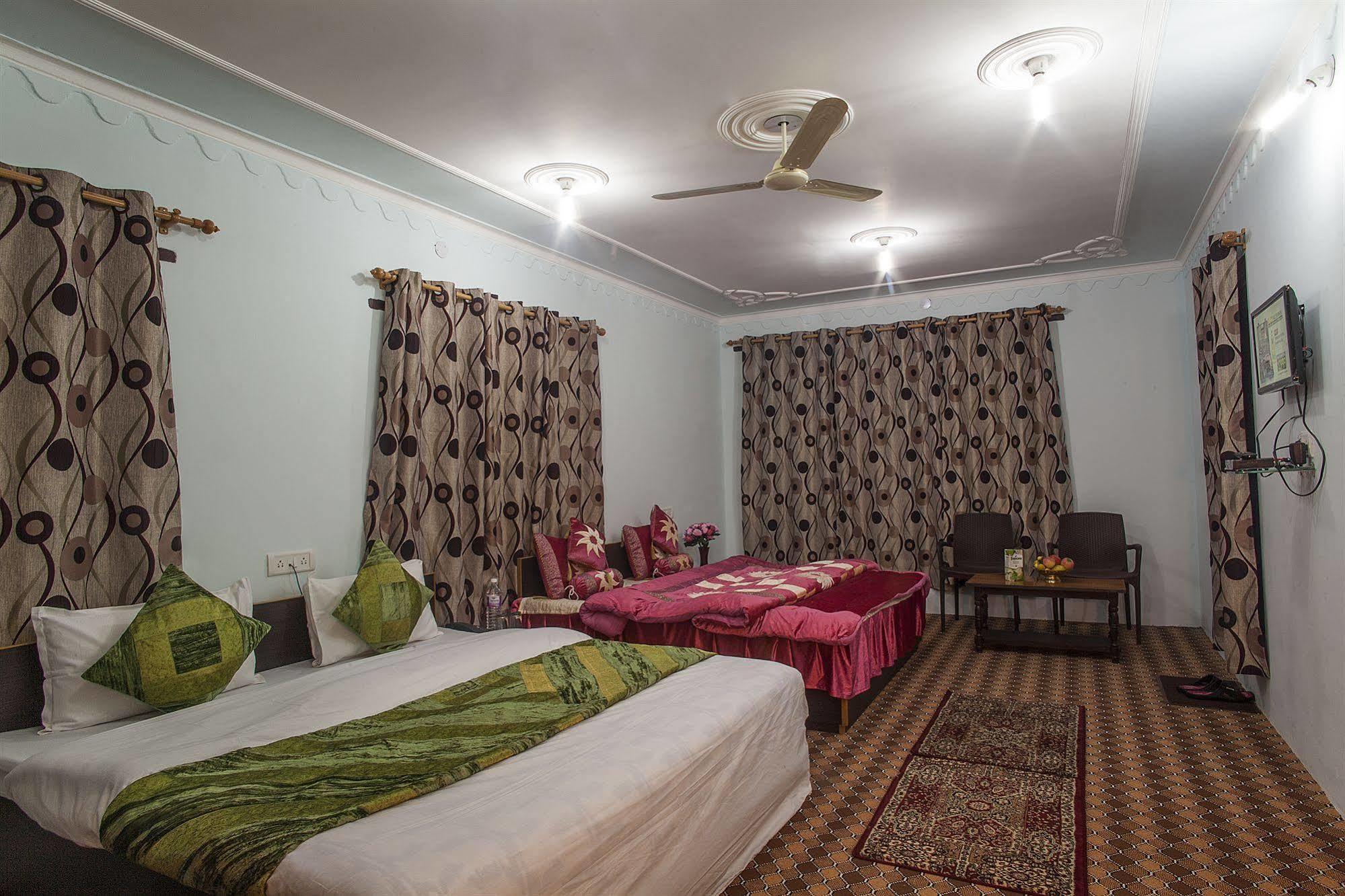 Hotel Sheesha Residencia Srīnagar Exterior foto